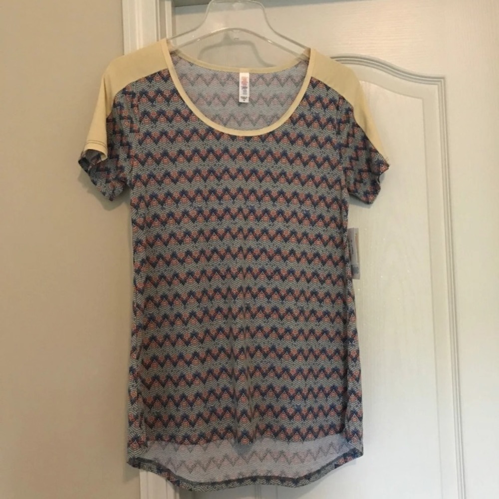 NWT Lularoe classic tee
